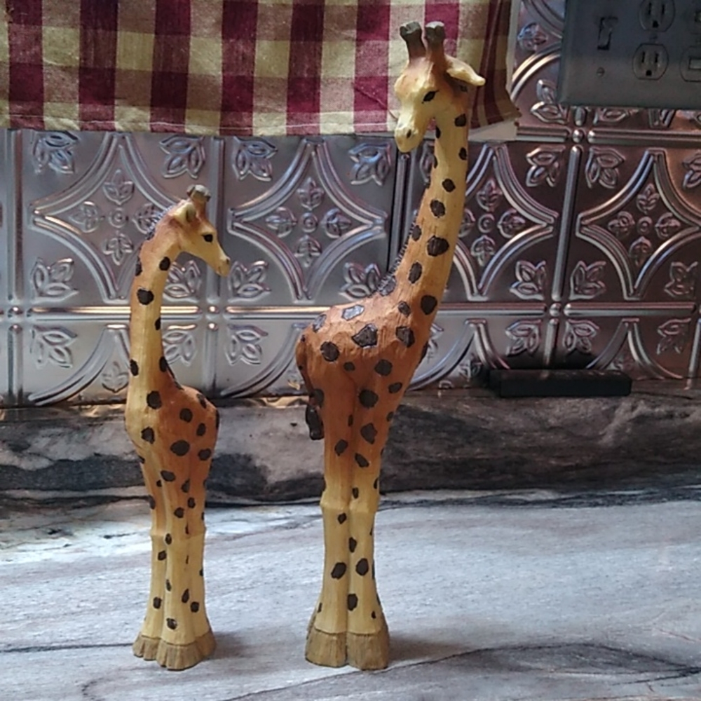 Set of 2 Resin Giraffe Statue Large